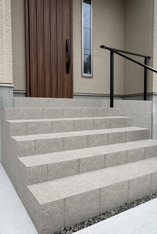 S__2342932g玄関の階段